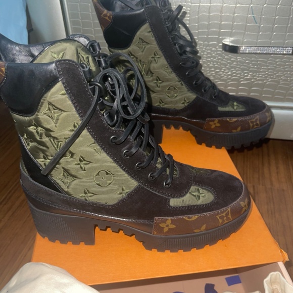 - Louis Vuitton Boots - Picture 7 of 8